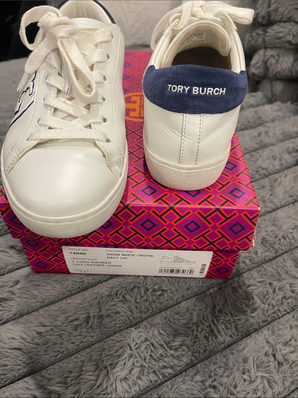 Tory Burch White Leather Low-Top Sneakers with Navy Heel Tab - Picture 4 of 5